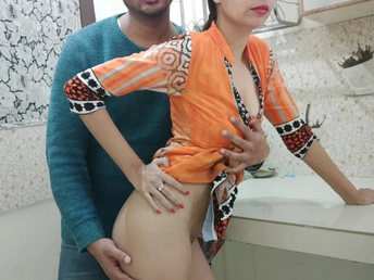 Insane tummler plows Indian Bhabhi's cock-squeezing cunt in the kitchen