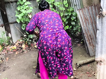 Desi bhabi romp with her youthfull boyfriend outdoor from home