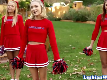 Les cheerleaders 4 way fun after pratice