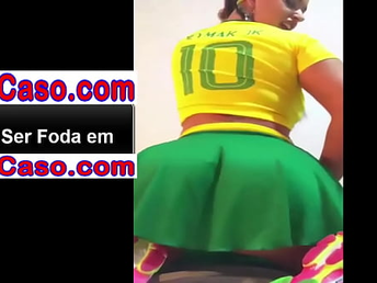 Torcedora Gostosa dan&ccedil;ando com tes&atilde;o MELHOR CASA DE APOSTAS ACESSE  >>>> vai.la/casino