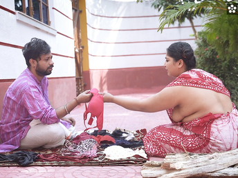 See Desi Boulder-possessor & G-string Salesman Bade Bade Dudhwali Gao ki Chhori Ko Bra ke Badale