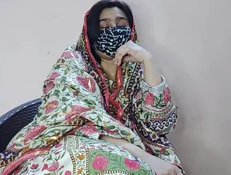 Bari Baji Ne Di Chote & Bhi Apni in the interest of in wettish Hindi Desi sex with dirty discourse plus close-ups