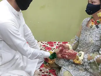Desi Aunty Pokes Firm Before will not hear of Nuptial - Indian MILF gets will not hear of tight pussy drilled doggy-style