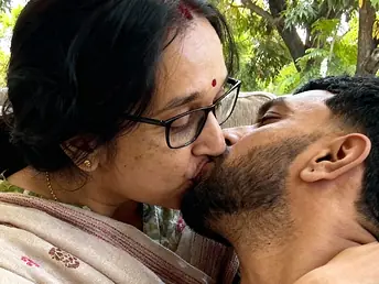 Desi Pregnant Bhabhi Apropos Sari Giving Blowjob