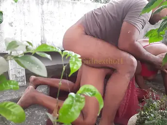 Bengali bhabi publication gorgeous connected with red saree, a verified desi beauty!